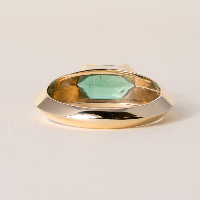 Early 21st Century 18k Gold 0.96 Carat Emerald Lozenge Cut Half Bezel Ring, Size 6.25 For Sale - Image 5 of 6