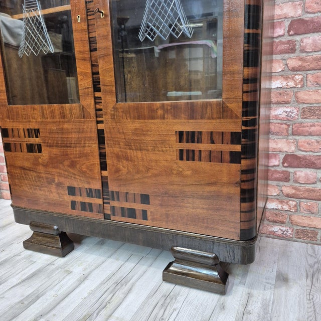 1920s Art Deco Display Cabinet in Caucasian Walnut, Macassar Ebony and Oak, 1930s For Sale - Image 5 of 14