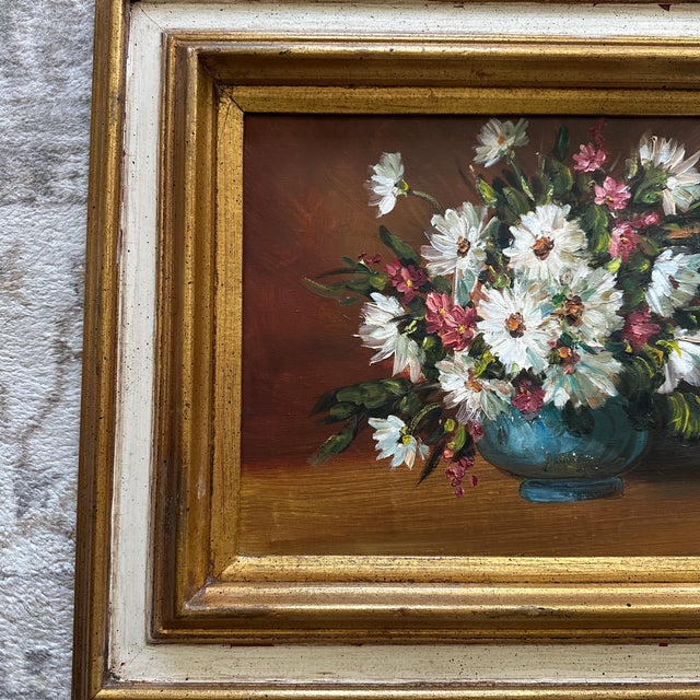 Hollywood Regency 1960s Bursting Daises Floral Oil Painting in Wooden White & Gold Frame For Sale - Image 3 of 8