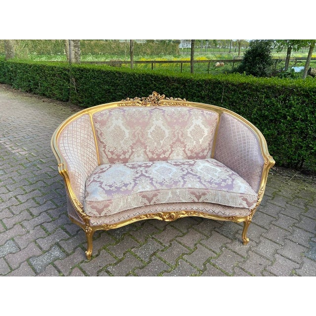 1900s French Louis XVI Pink Damask Beech Settee For Sale - Image 6 of 9