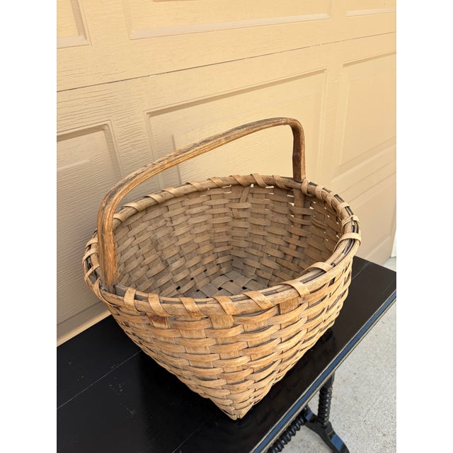 Antique Late 19th Century American Splint Oak Gathering Basket For Sale - Image 4 of 10