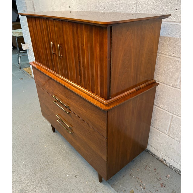 Wood Mid-Century Modern Walnut Highboy Dresser by Young Mfg., Attributed For Sale - Image 7 of 17