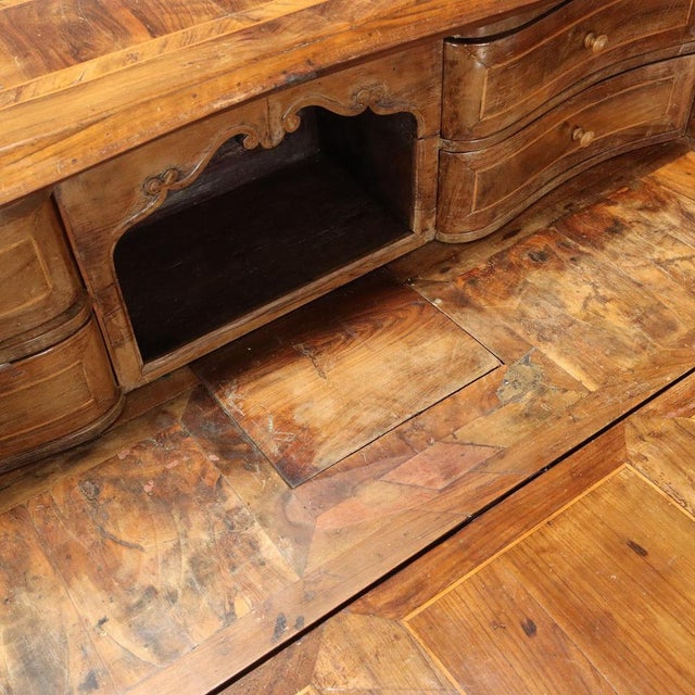 Baroque Chest of Drawers in Walnut, 1600s For Sale - Image 5 of 16