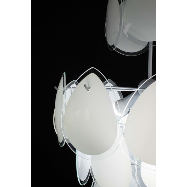 White Vistosi White Murano Glass Teardrop-Shaped Discs Chandelier, Italy, 1970s For Sale - Image 8 of 15