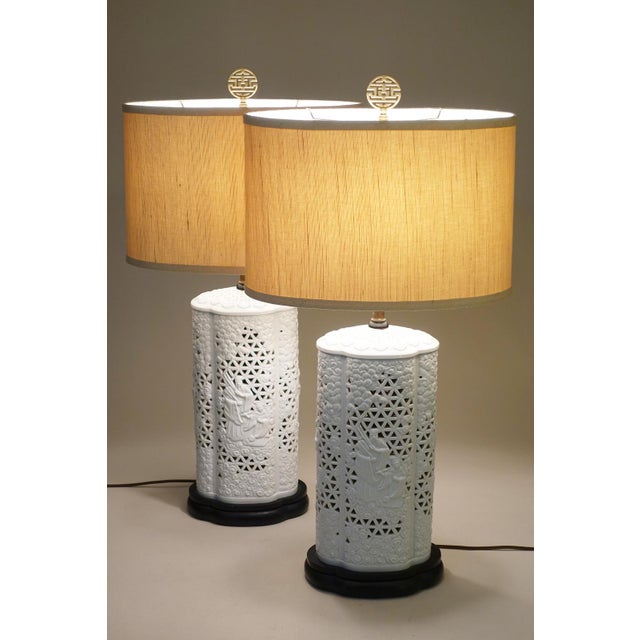 Wood 1960s Matched Pair Blanc De Chine Hollywood Regency Asian Modern Porcelain Seyei Fine China Wood Table Lamps W/ Linen Shades - a Pair For Sale - Image 7 of 14