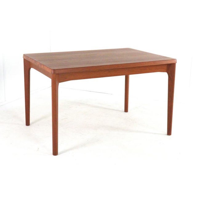 Beautifully restored teak dining table in excellent condition. The table can be extended using an ingenious system....