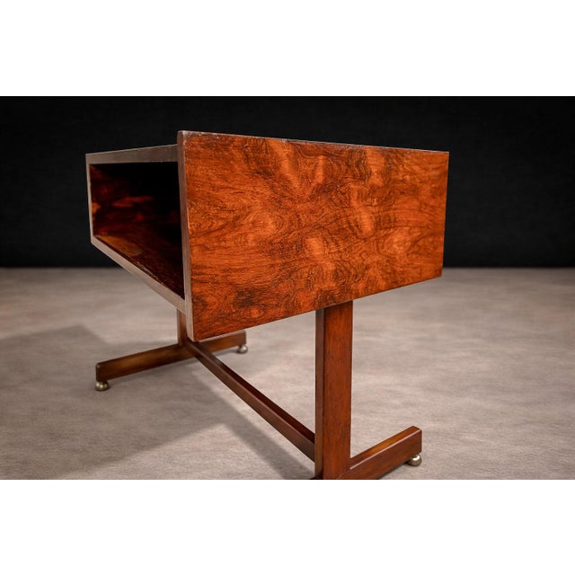 Console on Wheels in Rosewood & Chrome Wheels, Sergio Rodrigues, 1960s For Sale - Image 11 of 12