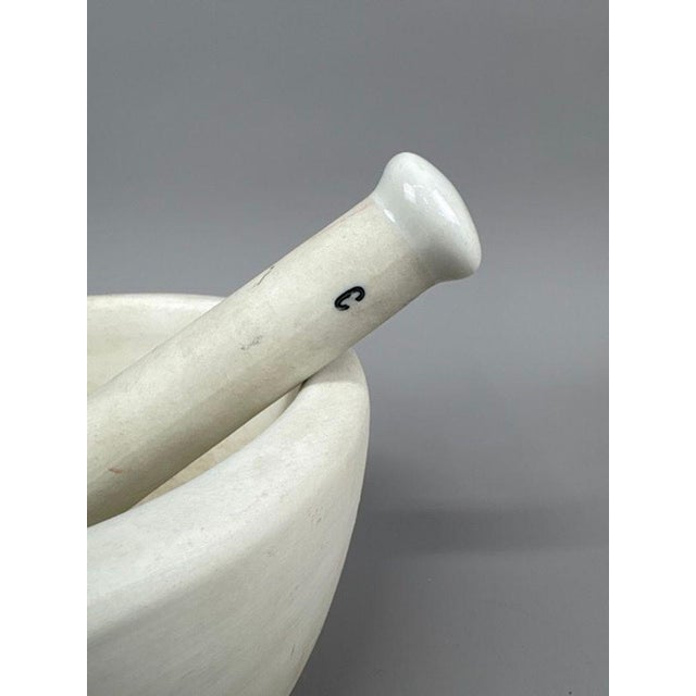 Trenton Pottery Company 1930s Standard Trenton Porcelain Apothecary Mortars With No. 3 Pestle — Set of 3 For Sale - Image 4 of 5
