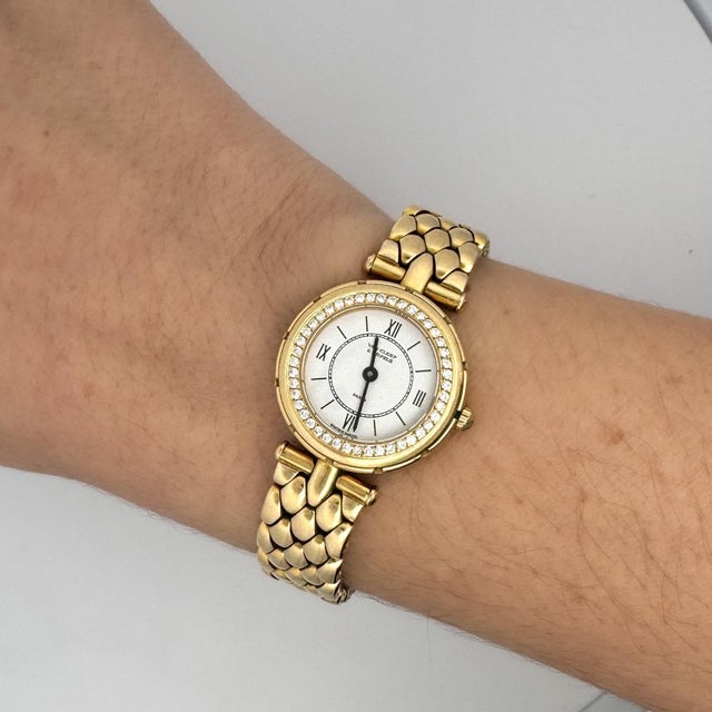 1990s Van Cleef & Arpels La Collection 18k Gold Diamond Bezel Ladies Watch For Sale - Image 9 of 10