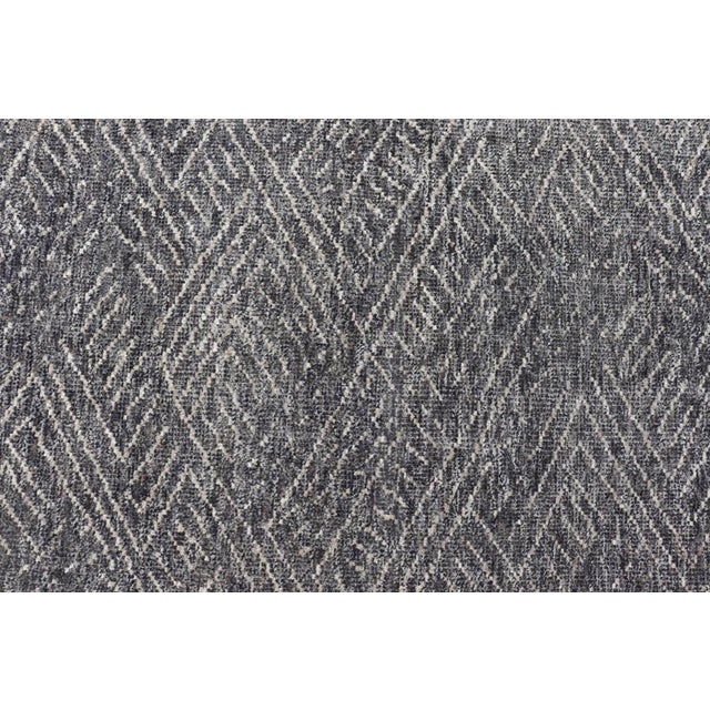 Indian Modern Casual Gray-Blue Area Rug With Minimal Crosshatch Design For Sale In Atlanta - Image 6 of 11