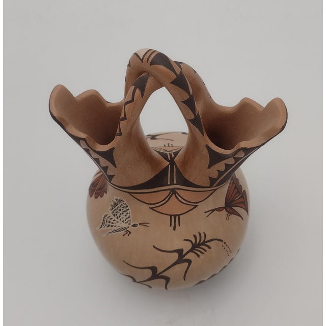 Beautiful Vintage Signed Juanita Fragua Jemez Pueblo Hand-Coiled Pottery Wedding Vase For Sale - Image 4 of 6