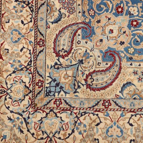 Middle Eastern Rug in Wool For Sale - Image 6 of 9