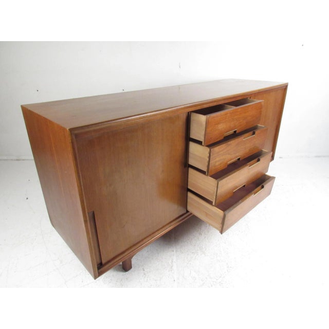 Brown 1960s Mid-Century Modern Walnut Credenza by Cavalier Furniture For Sale - Image 8 of 12