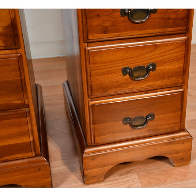 1930s Pair of English Cedar Wood Nightstands Bedside Tables For Sale - Image 9 of 18