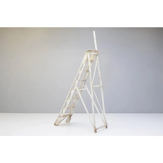Vintage White Ladder in Wood, in Flawless conditions. Designed 1890 to 1919