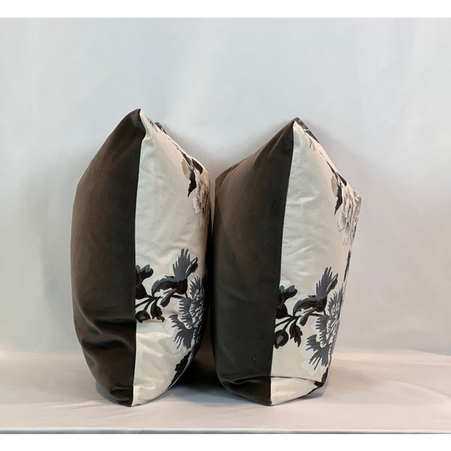 Schumacher Designer Pyne Hollyhock Attributed to Schumacher 20” Feather/Down Pillows - A Pair For Sale - Image 4 of 4