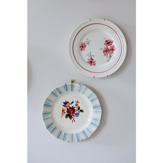 Wall Plates in Pink Earthenware, 1950s, Set of 7 For Sale - Image 6 of 9