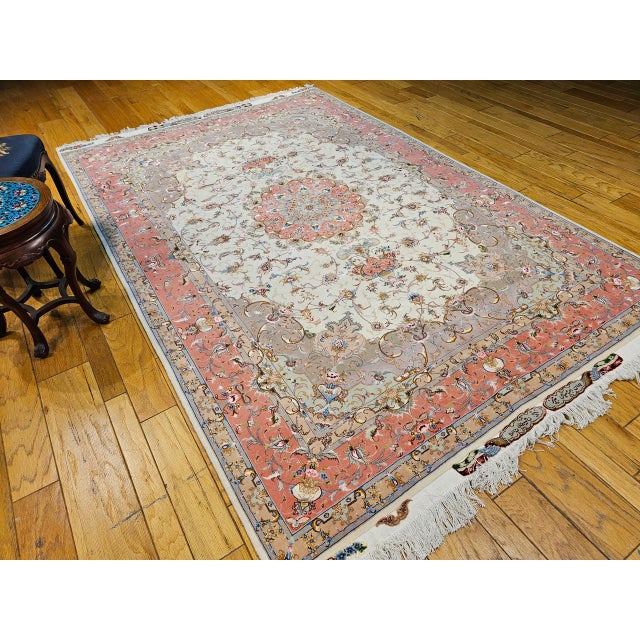 Tabriz Rug, Hand-Knotted Wool & Silk, Fine Floral Pattern, Ivory & Salmon, 7x10 For Sale In Chicago - Image 6 of 17