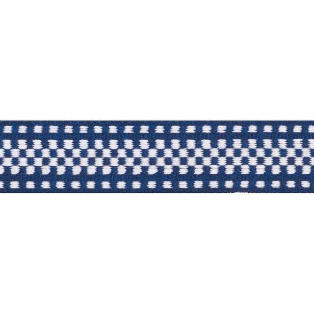 An exceptionally versatile trim with a graphic punch that works well with a variety of patterns and textures, indoors or...