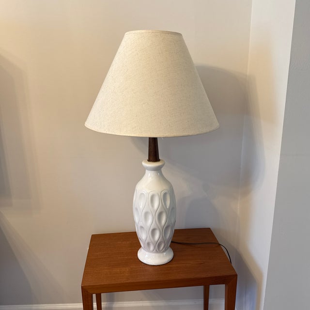 1960s Mid-Century Modern White Ceramic Table Lamp With Walnut Wood Neck and Lampshade For Sale - Image 4 of 12