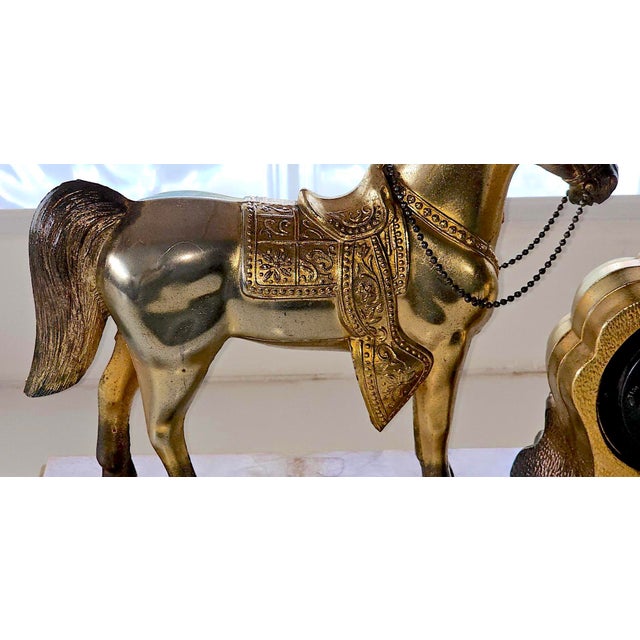 Gold Vintage 1940s United Clock Co. Western Horse Brass Mantel Clock – Model 315, Fully Functional For Sale - Image 8 of 12