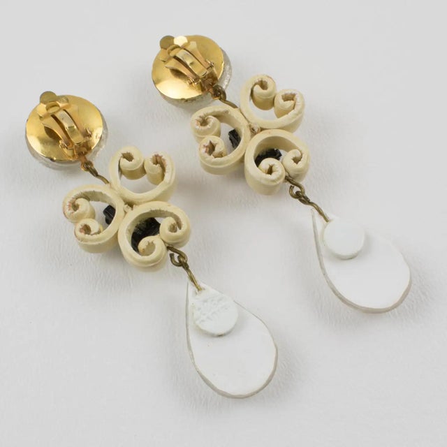 Cilea Paris Dangle White and Silver Glitter Resin Clip Earrings For Sale In Atlanta - Image 6 of 8