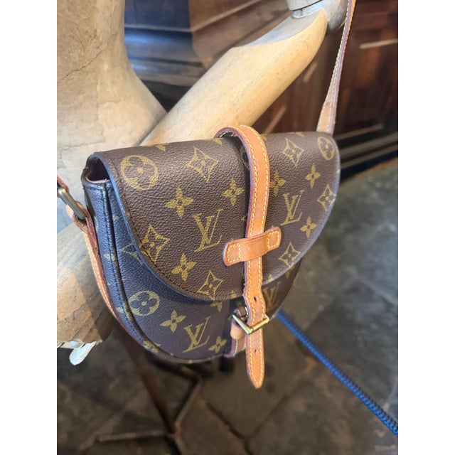 Contemporary 2000s Louis Vuitton Monogram Chantilly Crossbody Bag For Sale - Image 3 of 18