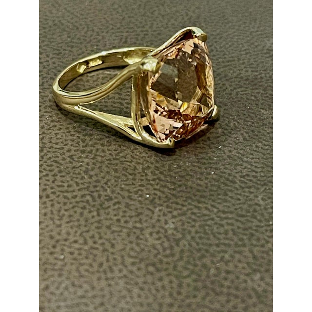 16 Carat Cushion Shape Morganite Cocktail Ring 14 Karat Yellow Gold Estate For Sale - Image 4 of 18