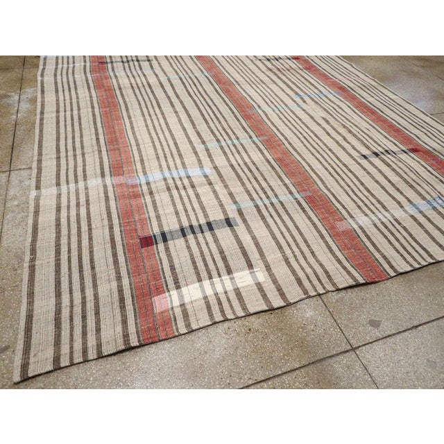 Mid-20th Century Handmade Turkish Flatweave Kilim Room Size Carpet For Sale In New York - Image 6 of 8