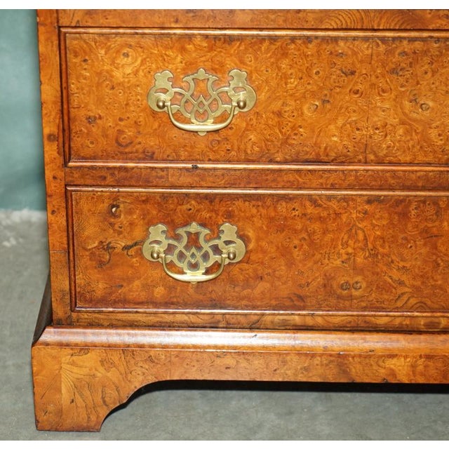 Brown George III Style Burr Elm Chest of Drawers with Brushing Slide For Sale - Image 8 of 18