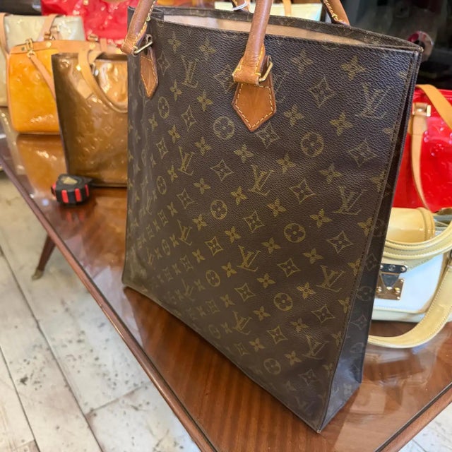 2000s Louis Vuitton Monogram Brown Coated Canvas and Vachetta Leather Sac Plat For Sale - Image 11 of 14