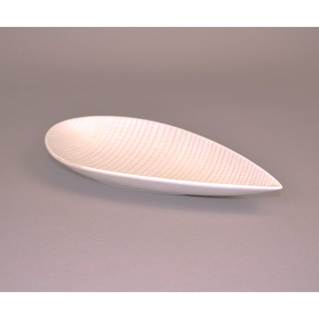 Leaf-Shaped Dish by Stig Linderberg for Gustavberg, 1960s For Sale - Image 3 of 8