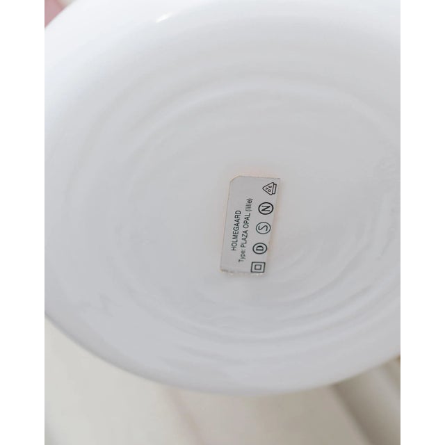 Glass Hand-Blown White Glass Plaza Table Lamp by Hsin-Lung Lin for Glassworks, 1970s For Sale - Image 7 of 11