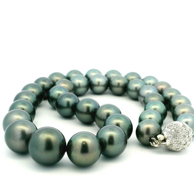 Contemporary 1990s Graduated Tahitian Black Pearl Necklace With Diamond Clasp For Sale - Image 3 of 11
