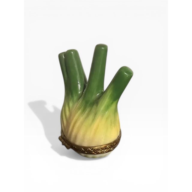 French Late 20th Century Authentic Limoges France Peint Main Hand-Painted Porcelain Anise Trinket Box For Sale - Image 3 of 6