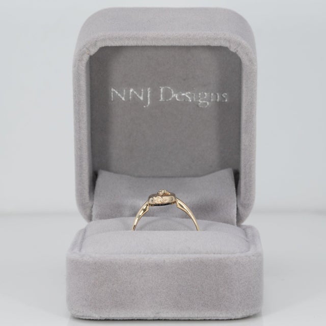 Black Onyx Estate Ring With Earth-Mined Diamond Accent in Solid 10k Gold, Oval, Size 6 For Sale - Image 4 of 9