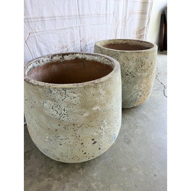 Ceramic Pair of Large 20th Century Pitted Limestone-Finish Terra Cotta Planters For Sale - Image 7 of 14