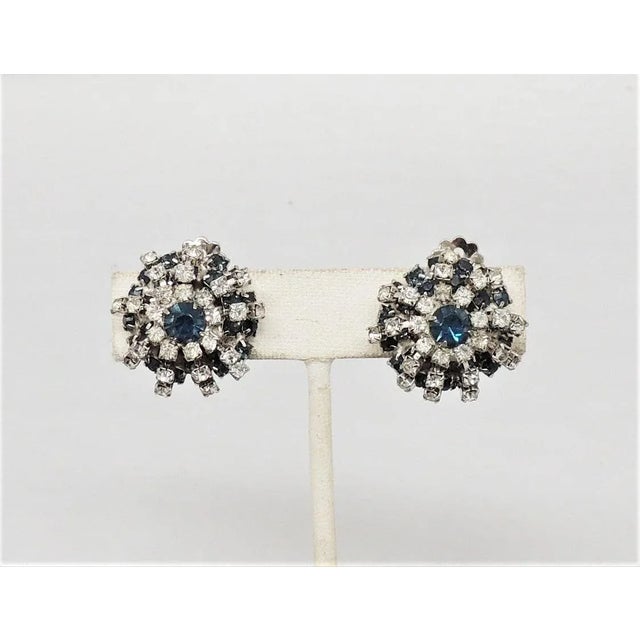 This is part of Chairish’s Costume Jewelry assortment. 1950s rhodium plated prong set faux-sapphire and clear rhinestone...