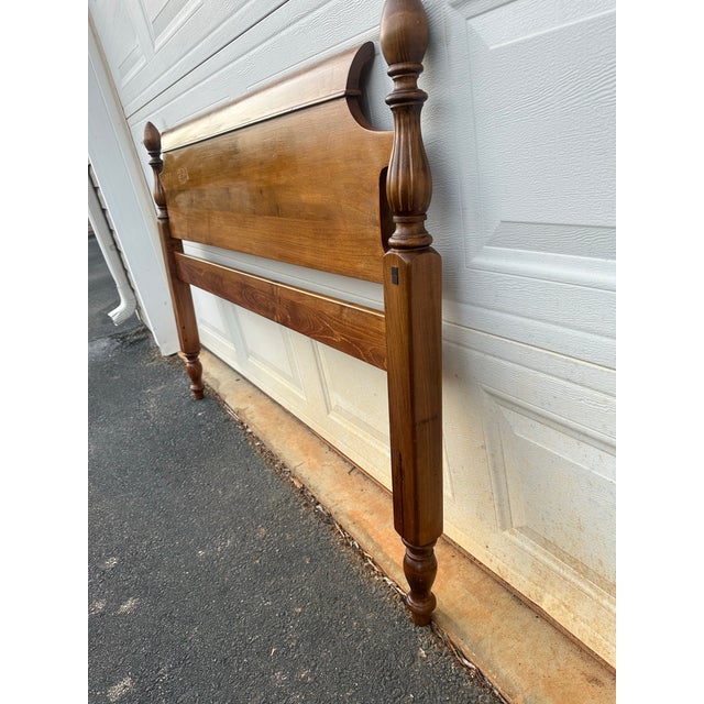 Vintage Colonial Revival Poster Bed in the Style of Ethan Allen – Queen/Full For Sale - Image 9 of 12