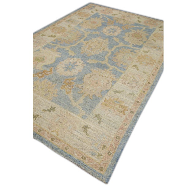 This modern Turkish Oushak rug is a stunning piece of art that has been handwoven using traditional techniques by skilled...