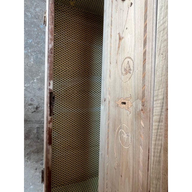 Italian Neoclassical Bleached Walnut Commode with Inlay, 19th Century For Sale - Image 6 of 15