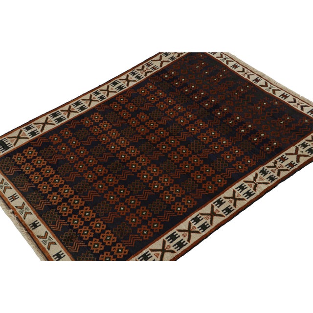 Inspired by Oushak tribal rugs, this 5x6 rug is the latest to join Rug & Kilim’s Modern Classics collection. Hand-knotted...