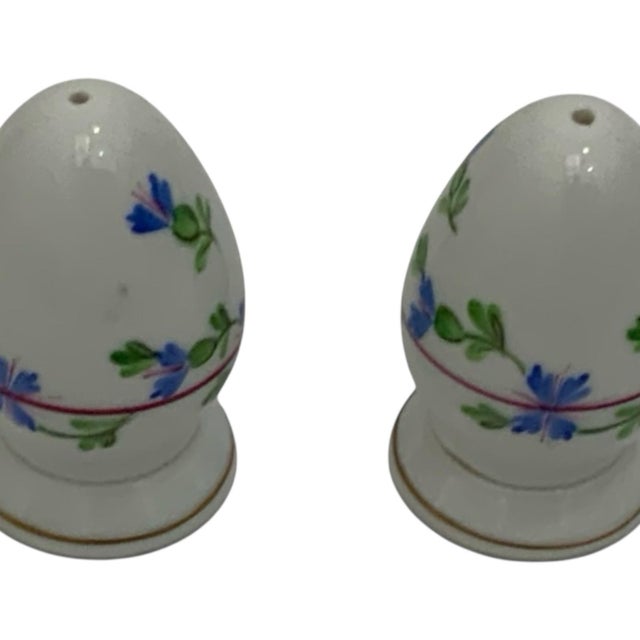 Vintage Herend Blue Garland PBG Hand-Painted Porcelain Salt & Pepper Shakers Pair Models 250 Hungary C. 1980s For Sale In Palm Springs - Image 6 of 7