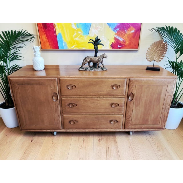 Mid-Century Windsor Sideboard in Elm by Lucian Ercolani for Ercol, 1960s For Sale - Image 12 of 18