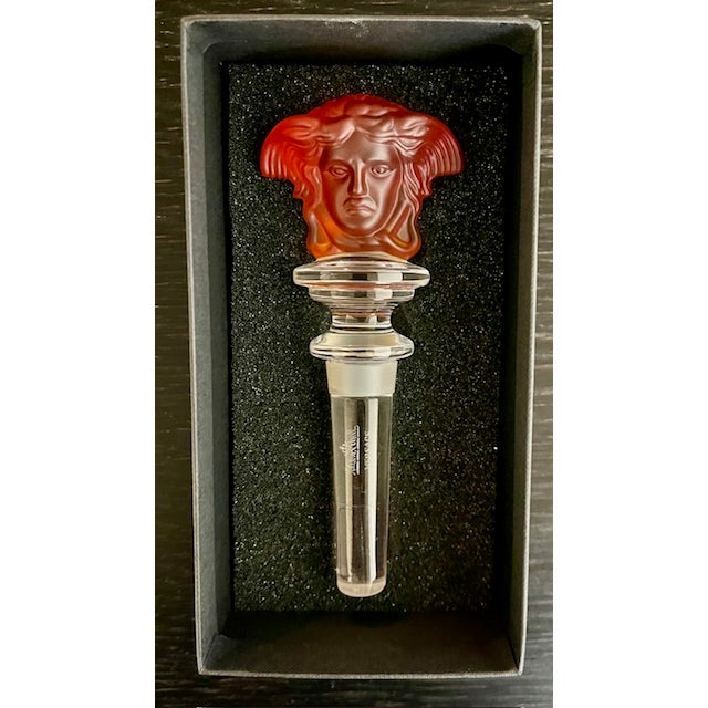 Contemporary Versace X Rosenthal Medusa Amber Lumiere Crystal Bottle Stopper – Brand New, Never Used, Vintage For Sale - Image 3 of 6