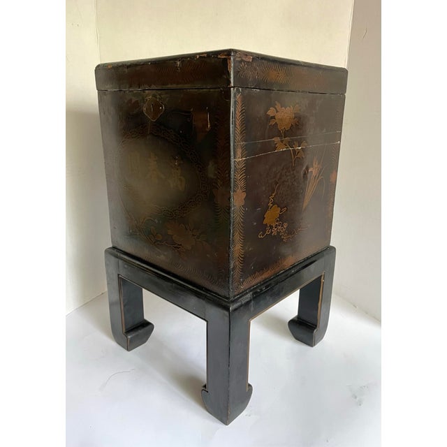 19th C. Late Meiji–Taishō Japanese Lacquer Hibachi Lidded Accent Cabinet on Stand For Sale - Image 11 of 12