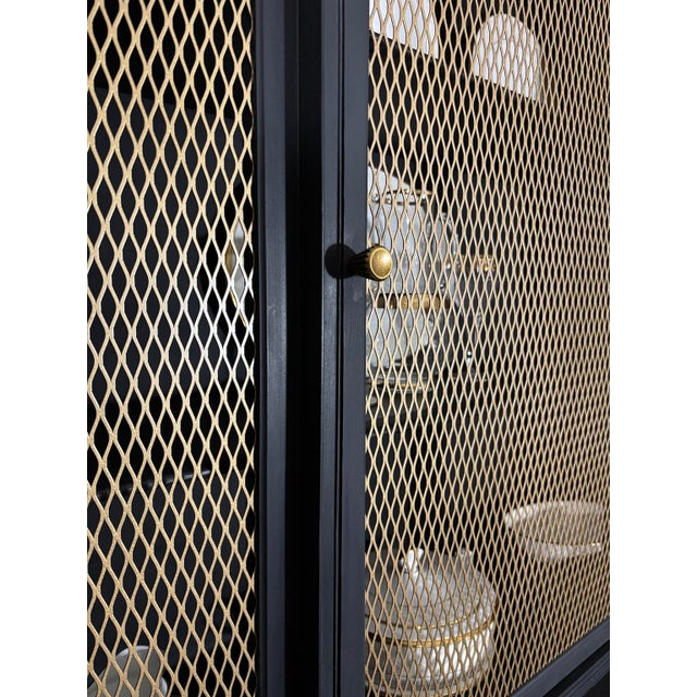 Mid 20th Century Modern Hollywood Regency-Inspired Ebony Display Cabinet With Brass Mesh Door For Sale - Image 4 of 11