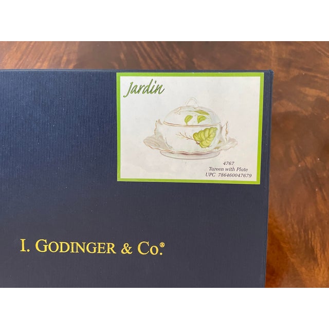 White 1990s I. Godinger & Co. Jardin Tureen With Plate in Original Box For Sale - Image 8 of 8