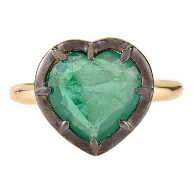 Georgian Era Inspired Button Back Set 2.37 Ct Emerald Heart Ring Size 5.5 in 18k Gold For Sale