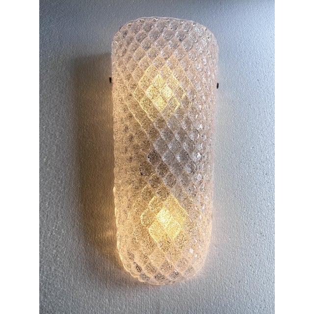 2020s Set of Two Mid-Century Modern Transparent "Graniglia" Rombus Murano Glass Wall Sconces For Sale - Image 5 of 7